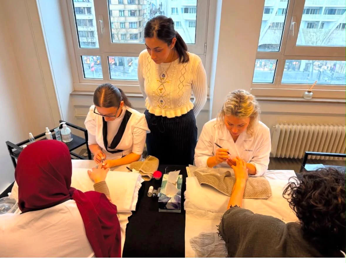Intérieur de l'institut Women's Beauty Academy à Bruxelles